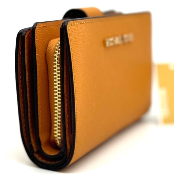 Michael Kors Medium Bifold Zip Chain Wallet Cider - Picture 4 of 9